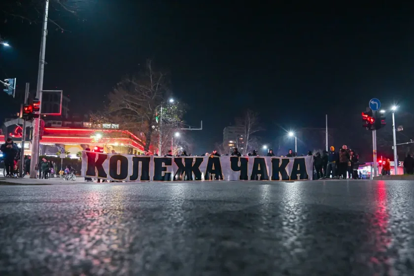 Под Тепетата: Бултраси блокираха кръстовище, в Локо вече се радват на почивка