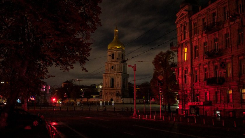 Стотици хиляди украинци останаха без ток след руски атаки