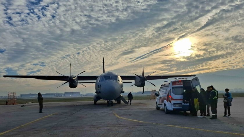 ВВС със самолет "Спартан" транспортира медицински екип в донорска ситуация