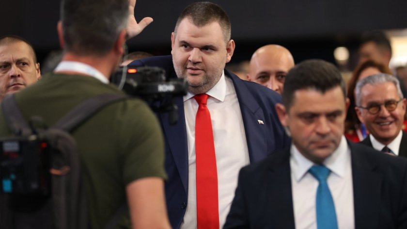 Вчера всичко за кабинета ви го казах. Музеят на Сглобката“