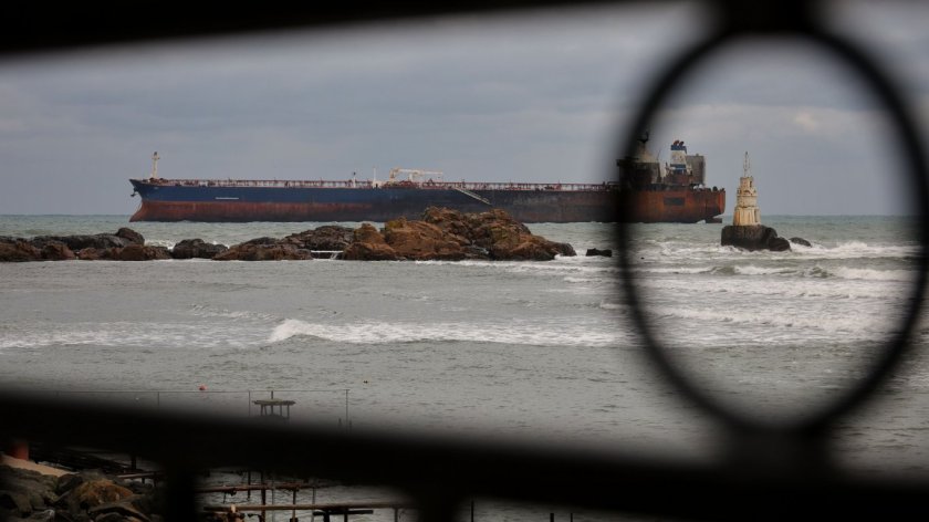 Танкерът Кайрос е задържан със заповед на Морска администрация, след като е