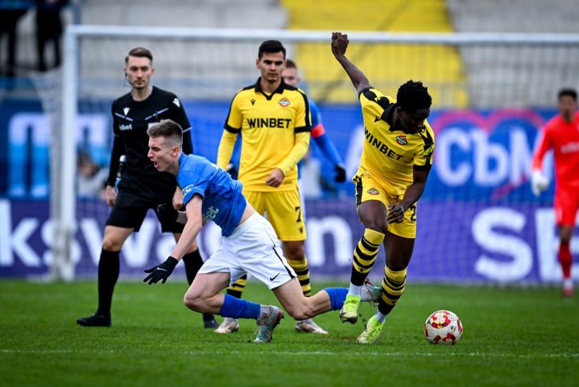 Неделев и Ботев (Пд) се целят в купата