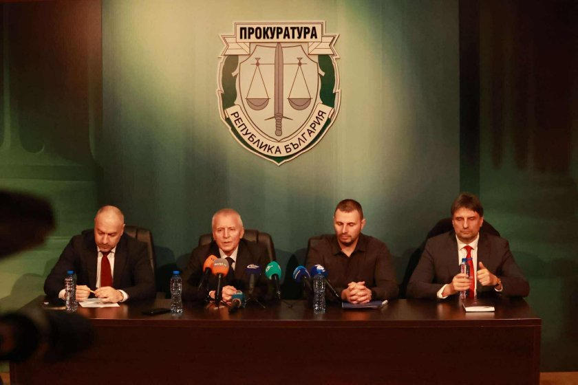 След акцията в София: Задържаха 7 души за наркотици в Ловеч, сред тях и служители на полицията