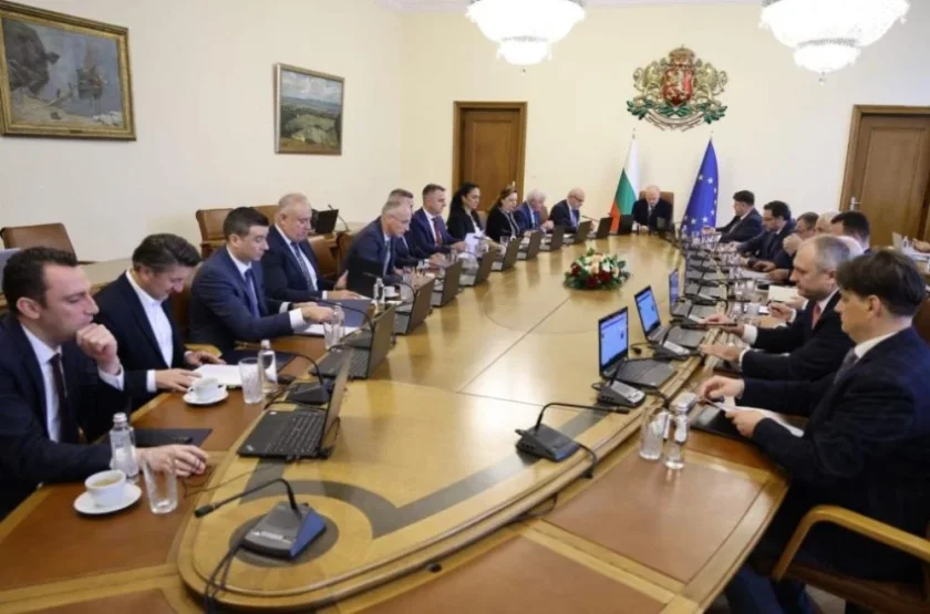 ИЗВЪНРЕДНО: Правителството предлага удължителен бюджет