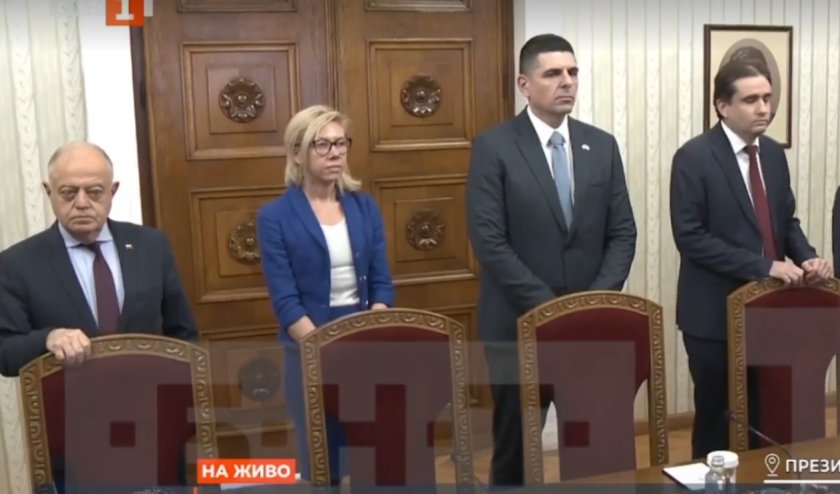 Генерал Атанас Атанасов директно попита президента дали ще се яви