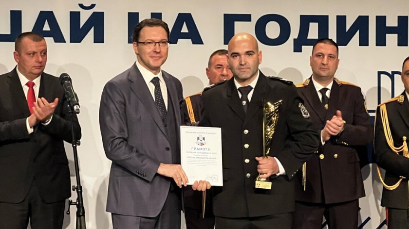 Жандармеристът, спасил болна жена в паднала в реката кола, е полицай на годината