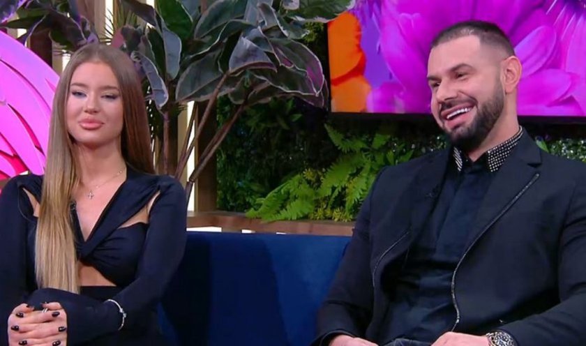 С две рози - една за Киара и една за