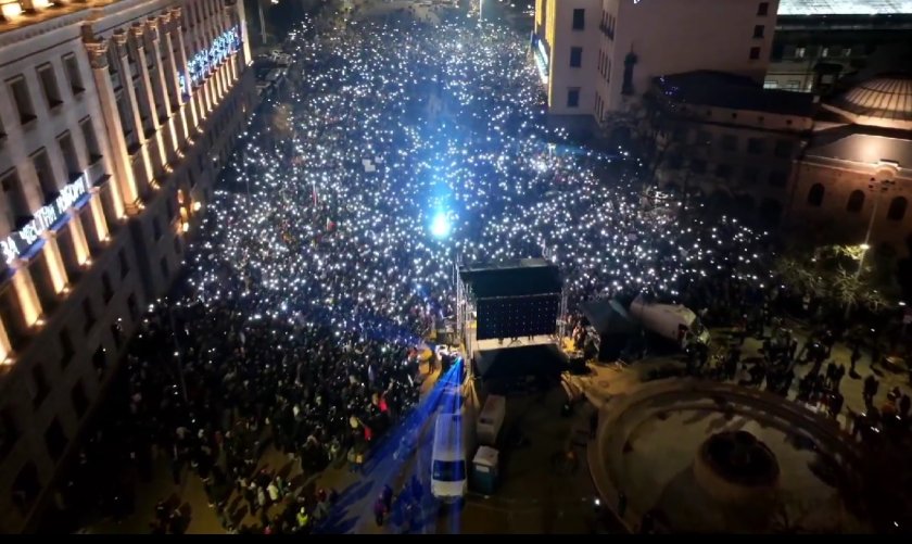 Протестът в Триъгълника на властта закри Асен Василев преди минути,