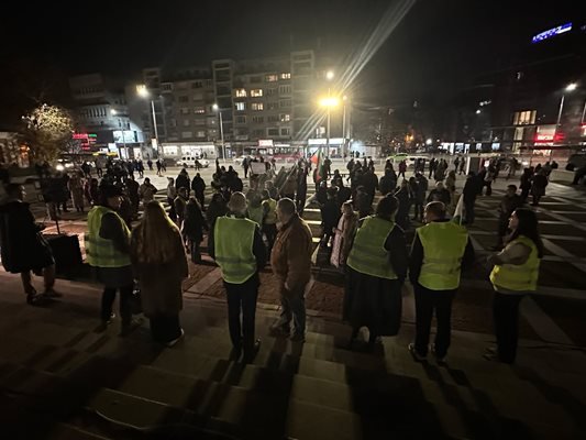 Борци срещу еврото пристигнаха на паметника на Съединението в Пловдив