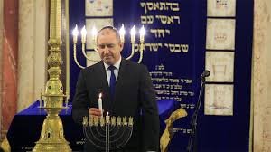 Радев ще участва в запалването на свещите на Ханука