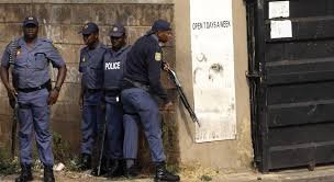 Девет са убити и 10 ранени при стрелба в таверна в Южна Африка