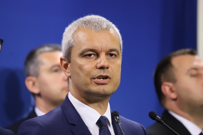 Костадинов иска да политизира българското общество