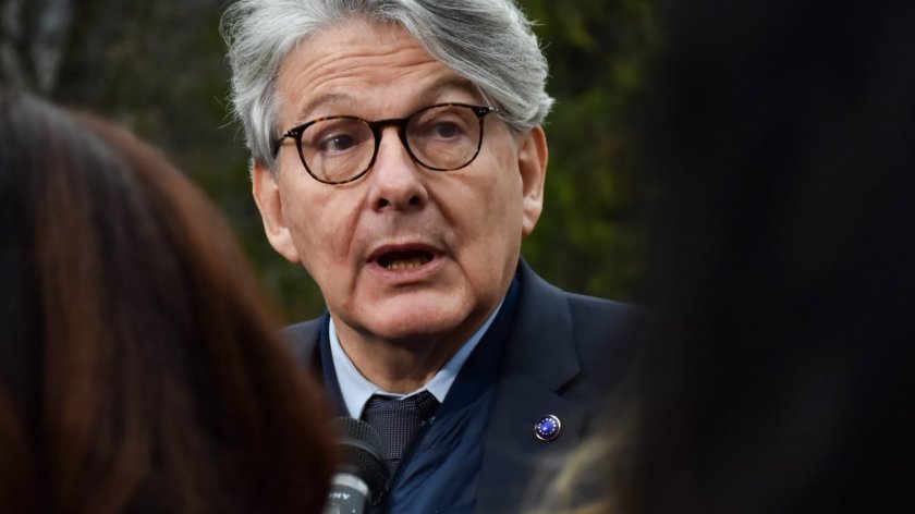 САЩ санкционира петима европейци заради "цензура" на американски фирми