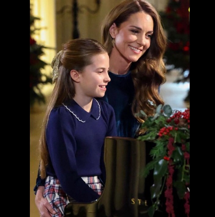 Кейт Мидълтън и принцеса Шарлот блеснаха с клавирен дует за Коледа