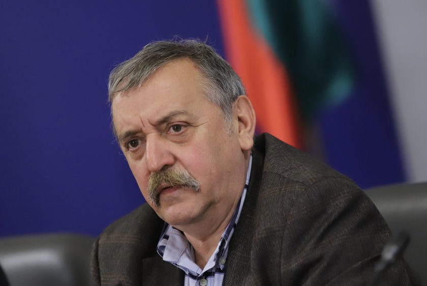 Проф. Кантарджиев: Греяното вино и ракията са полезни при инфекциите