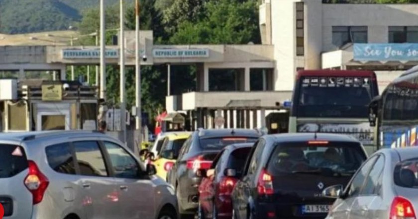 Калабалък: Адски трафик се заформи на КПП "Капитан Андреево" и "Калотина"