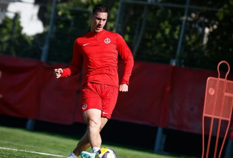 Андриан Краев титуляр при победа на Апоел Тел Авив в Израел