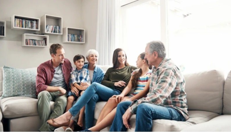 По стара българска традиция - поне две поколения заедно живеят