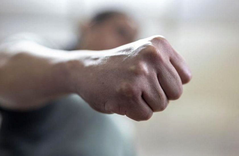 Разследват сбиване в Кърджали