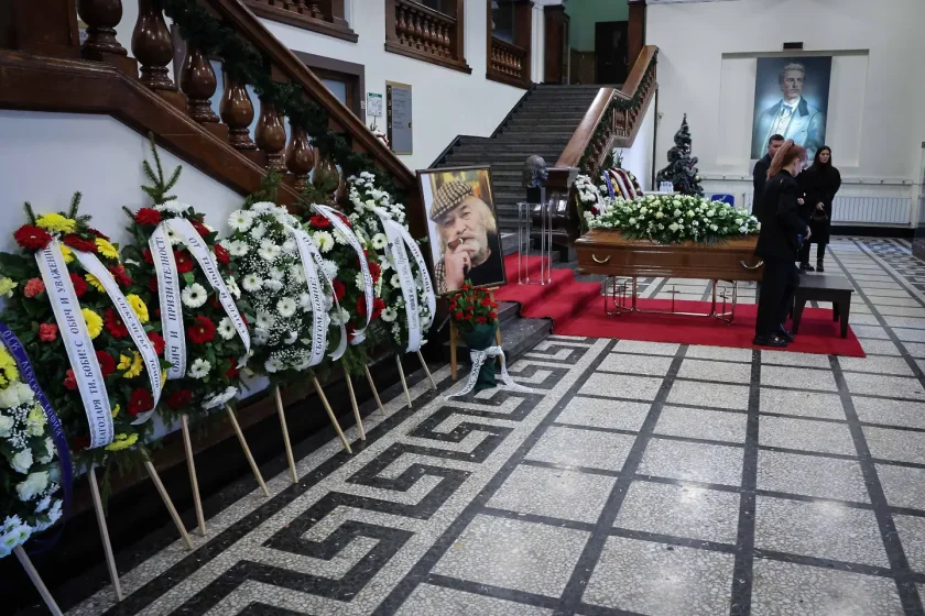 Президенти, бизнесмени и приятели изпратиха Боян Радев 