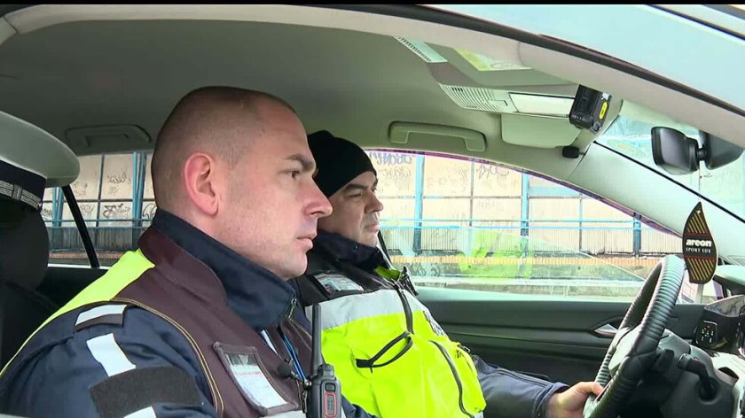 Браво, момчета: Двама полицаи от СДВР спасиха шофьор, след като му прилоша на волана