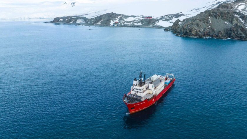 Започна 34-та ни експедиция на Антарктида: Корабът "Св. Кирил и Методий" достигна о-в Ливингстън 