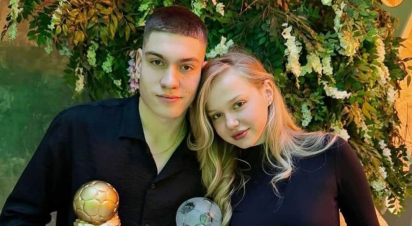 Под Айфеловата кула: Стражът на ЦСКА се сгоди