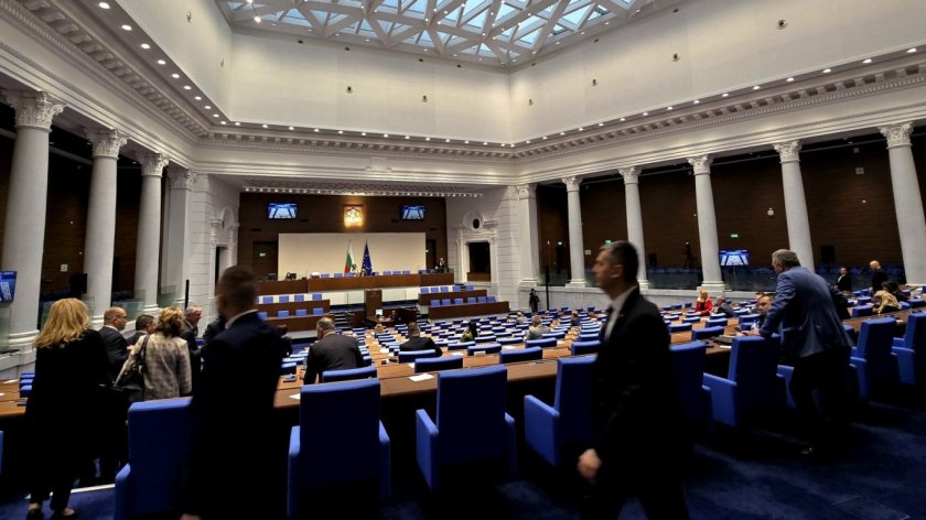 Ненапочиваха се! Депутатите са във ваканция до средата на януари