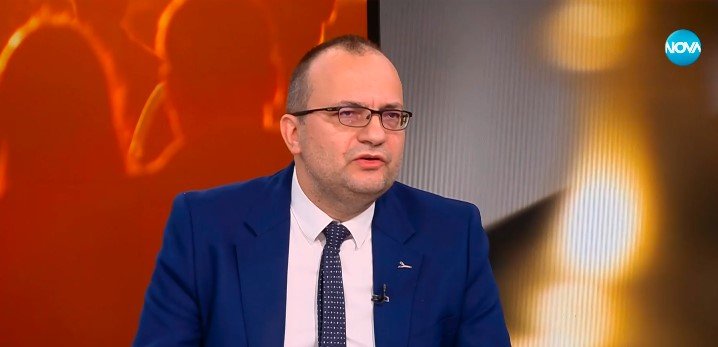 Мартин Димитров: Харчят държавни пари като луд с картечница