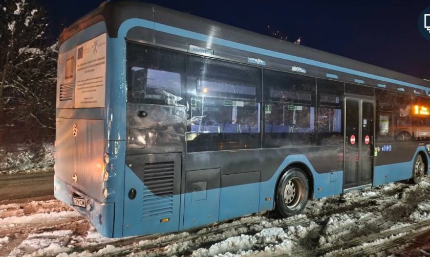 Верижно ПТП: Три коли и автобус се удариха във Враца 