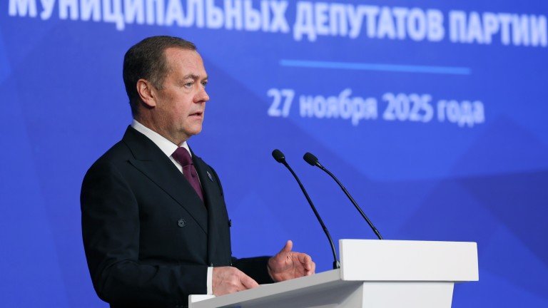 Медведев: Зеленски иска да провали мирното споразумение