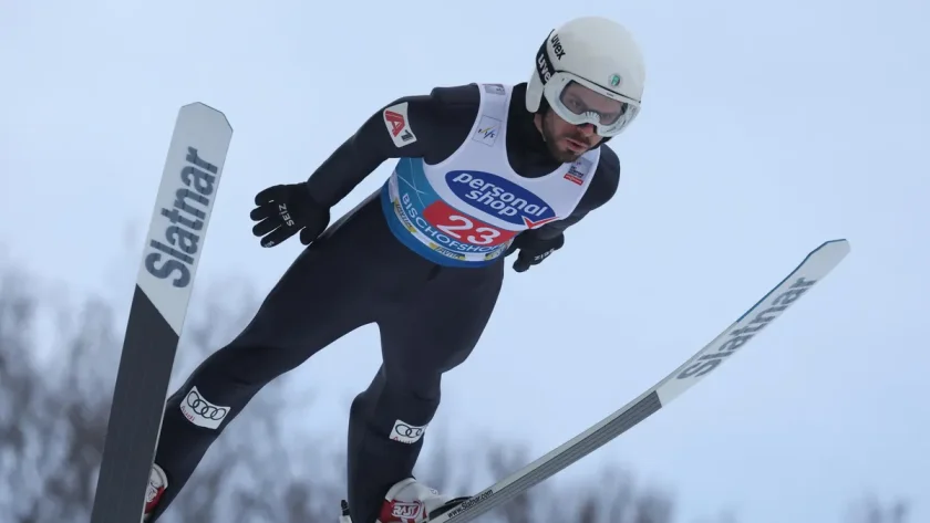 Зографски елиминира олимпийския шампион