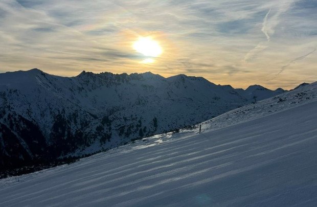 Предупредиха за лавинна опасност в Пирин