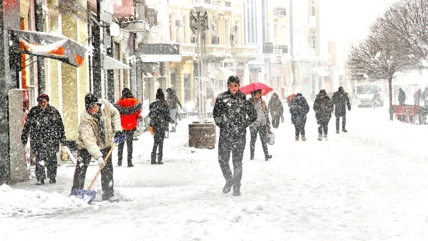 ЛЮТА ЗИМА: Полярен вихър ни смразява през януари