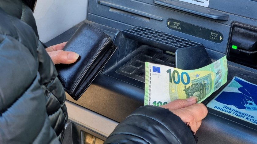 Първи работен ден в евро: Търговските банки обменят валута безплатно