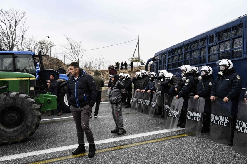 Превозвачите губят над 3 млн. евро седмично от блокадата на гръцката граница