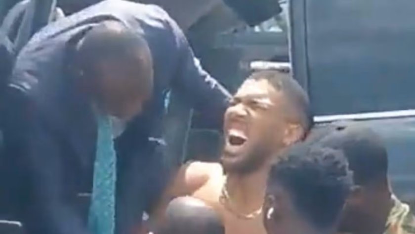 Антъни Джошуа се преместил на задната седалка минути преди катастрофата