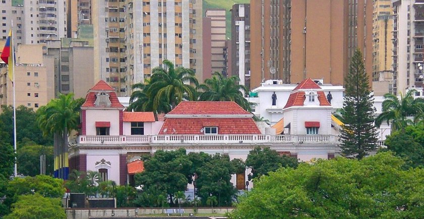 Стрелба в района на президентския дворец в Каракас