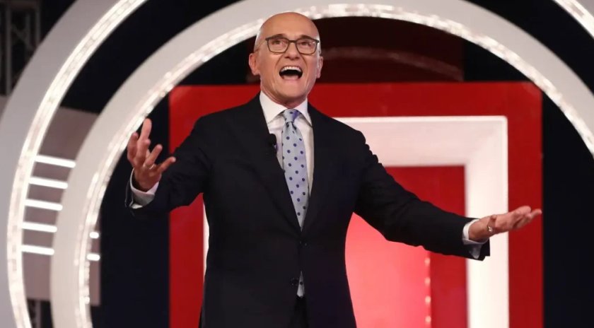 Пищен хомо скандал в Италия изгони Зеленски от новините