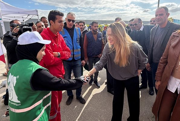 Анджелина Джоли цъфна в Газа