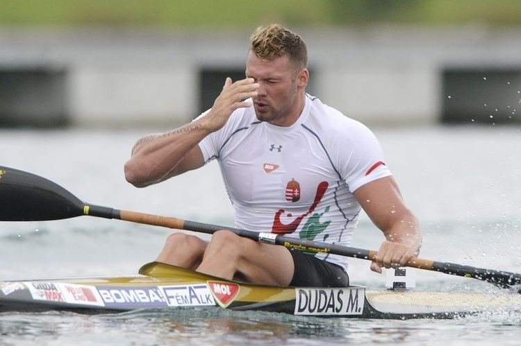 Убиха 34-годишен световен шампион в дома му