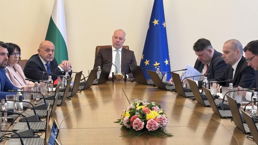 Обратно на работа: Първо заседание за годината на кабинета в оставка