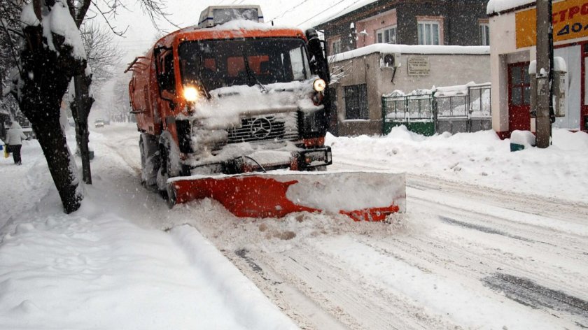 490 снегорина почистват републиканската пътна мрежа