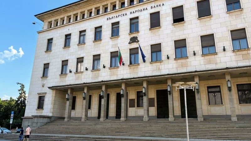 ВНИМАНИЕ: БНБ отваря касите и в събота до края на месеца!