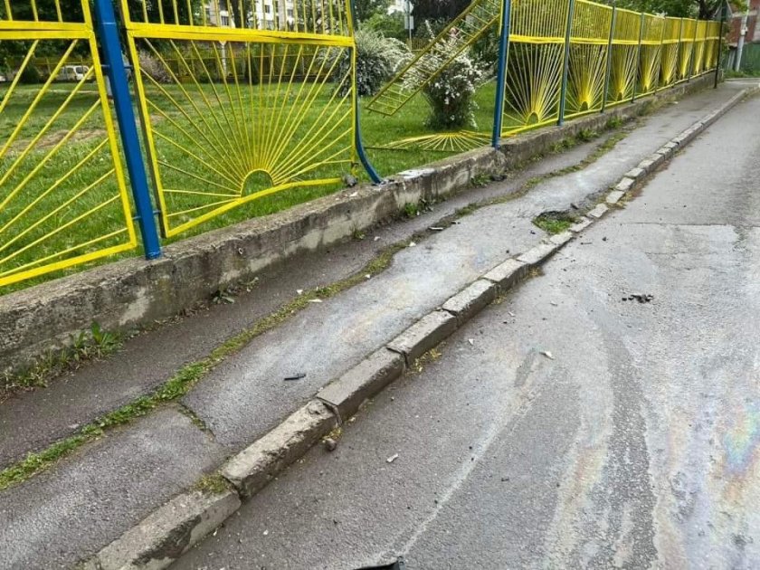 Мъж сви кола в Царево и се заби в ограда на детска градина