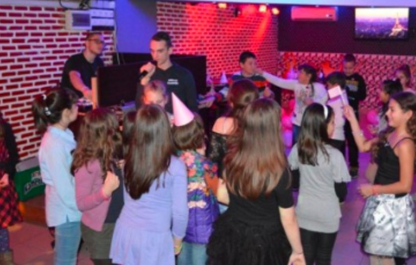 МОН започва проверка на коледното тържество на третокласници в нощен клуб в Пловдив