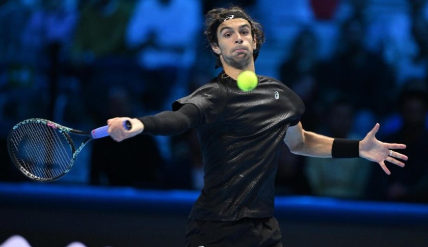 Първите трима поставени са във финалното каре в Хонконг