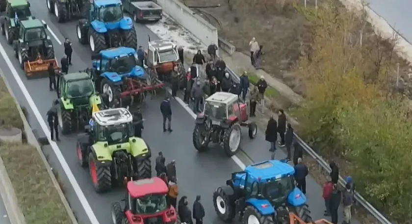 Край! Гръцките фермери блокираха пътища и граници за 48 часа