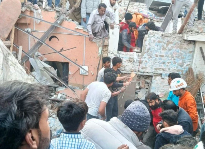 Взрив на газова бутилка след сватба уби младоженци и гости