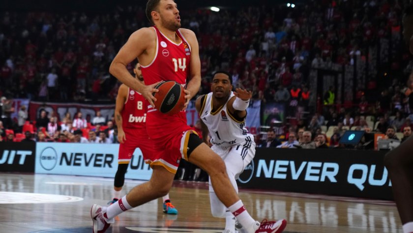 Везенков отново блести, но Олимпиакос загуби